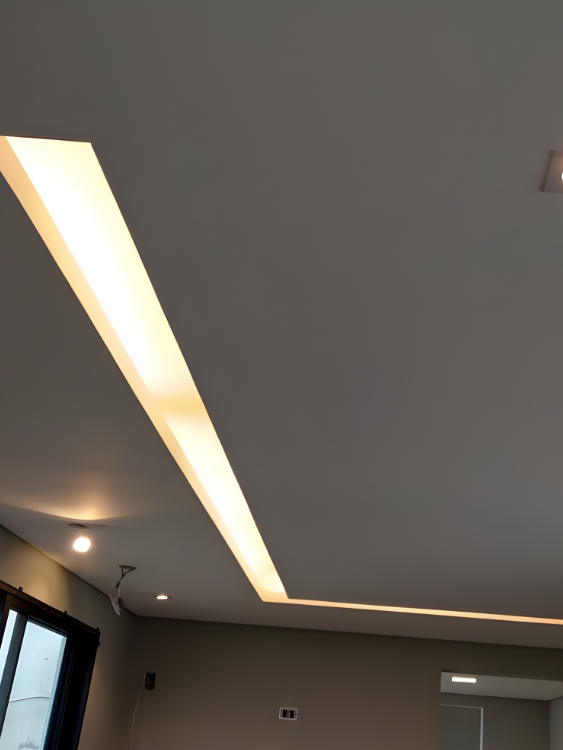 Forro rebaixado com sanca