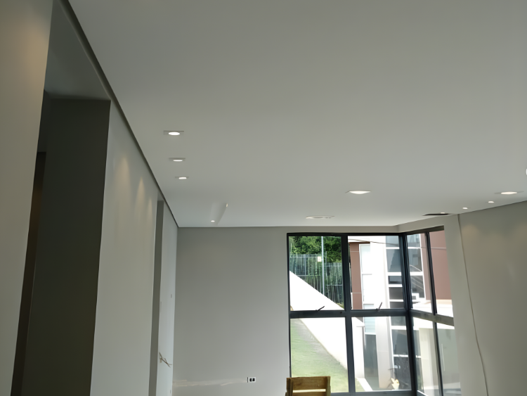 Forro liso em drywall para sala comercial em Curitiba