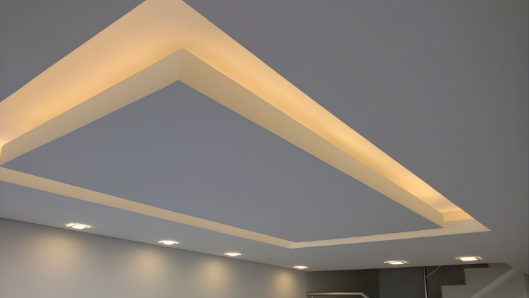 Forro rebaixado em gesso com luz indireta em sala residencial em Curitiba.jpg